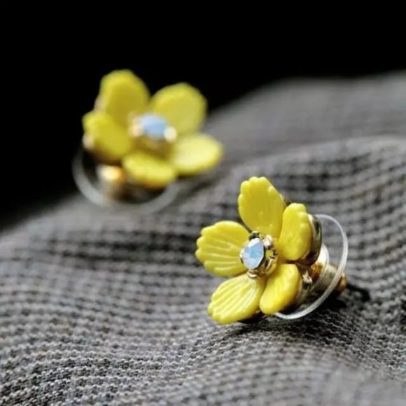 Yellow Daisy Flower Rhinestone Gold Stud Earrings - Picture 8 of 10